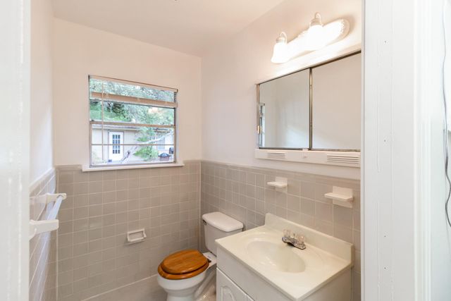 2305 Westforest DR A, Austin, TX 78704