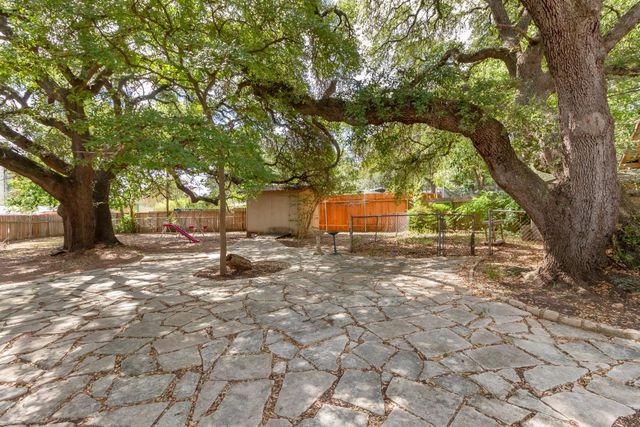 2305 Westforest DR A, Austin, TX 78704