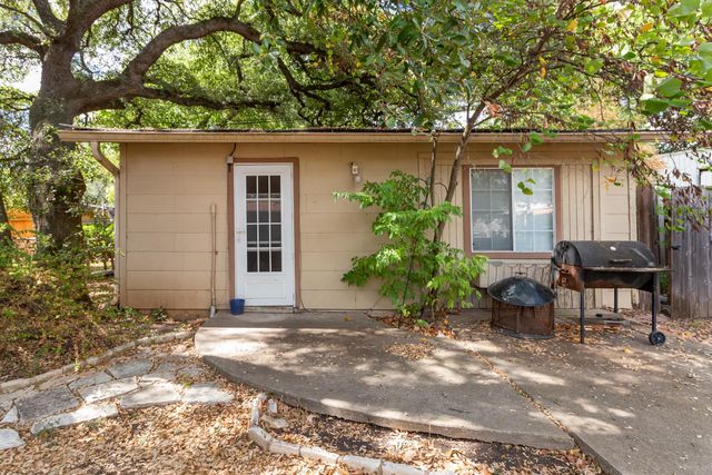 2305 Westforest DR A, Austin, TX 78704