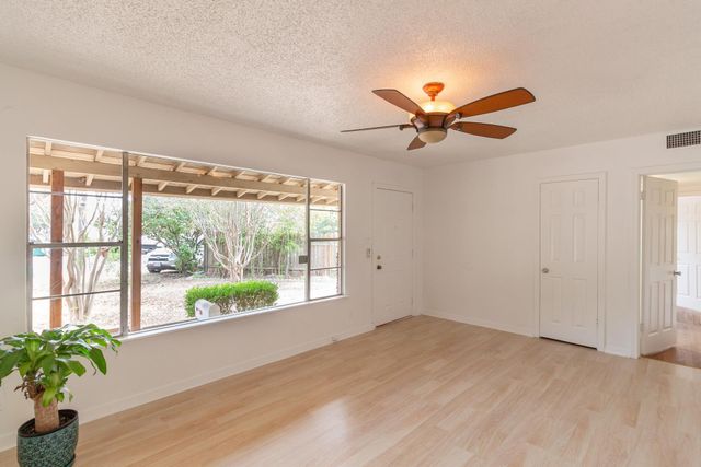 2305 Westforest DR A, Austin, TX 78704