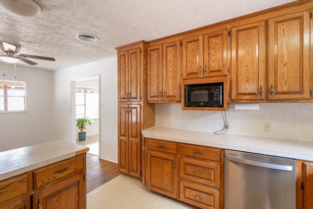 2305 Westforest DR A, Austin, TX 78704
