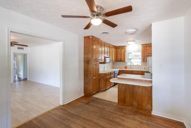 2305 Westforest DR A, Austin, TX 78704