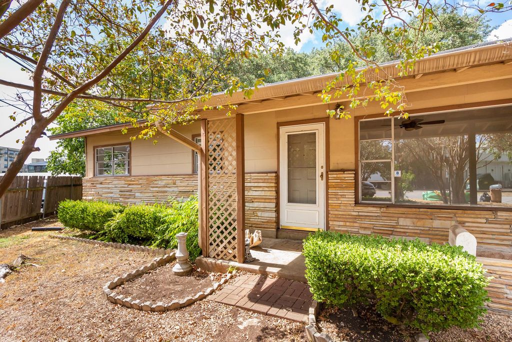 2305 Westforest DR A, Austin, TX 78704