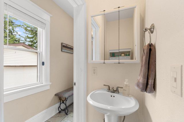 735 Beechwood AVENUE, Waukesha, WI 53186