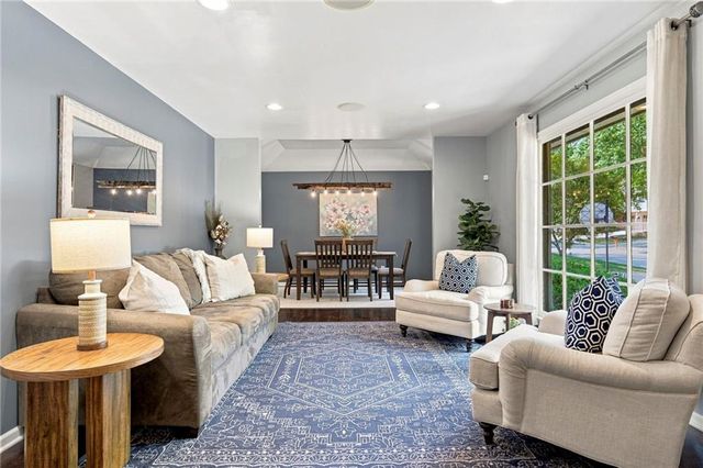 12021 W 100TH Street, Lenexa, KS 66215