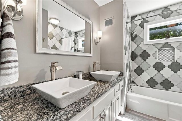 12021 W 100TH Street, Lenexa, KS 66215