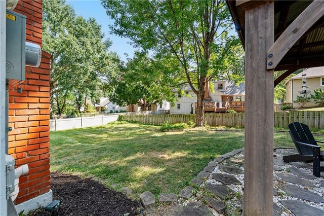 12021 W 100TH Street, Lenexa, KS 66215