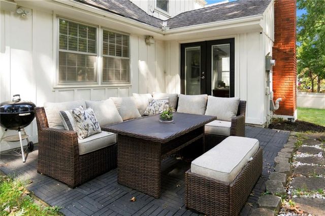 12021 W 100TH Street, Lenexa, KS 66215