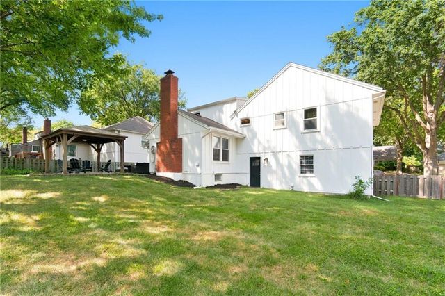 12021 W 100TH Street, Lenexa, KS 66215