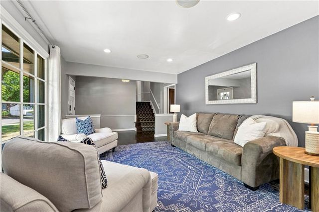 12021 W 100TH Street, Lenexa, KS 66215