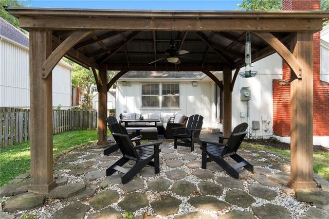 12021 W 100TH Street, Lenexa, KS 66215