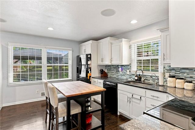 12021 W 100TH Street, Lenexa, KS 66215