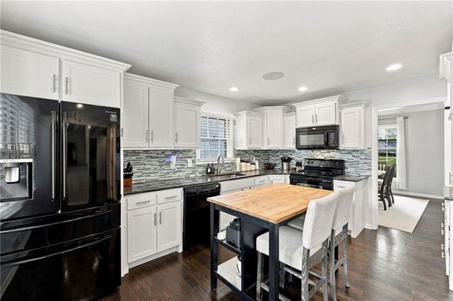 12021 W 100TH Street, Lenexa, KS 66215