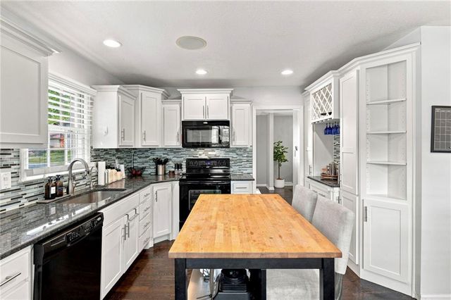 12021 W 100TH Street, Lenexa, KS 66215