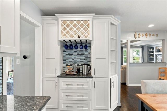 12021 W 100TH Street, Lenexa, KS 66215