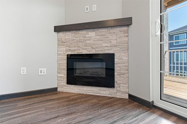 2877 Spring Rose Circle 305, Coralville, IA 52241