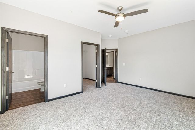 2877 Spring Rose Circle 305, Coralville, IA 52241