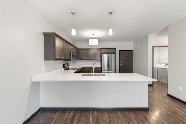 2877 Spring Rose Circle 305, Coralville, IA 52241