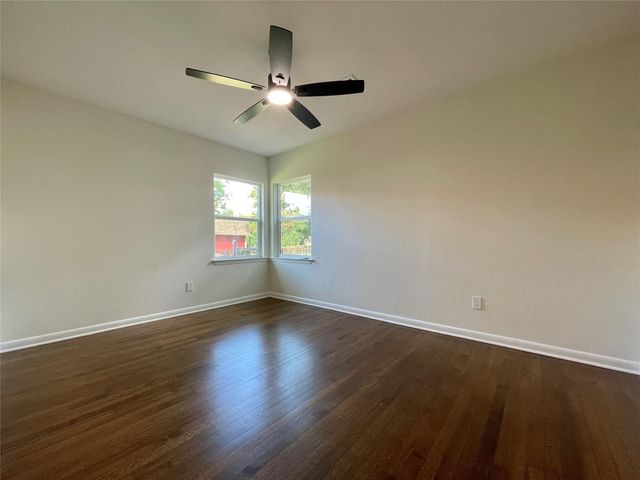 417 Jasmine Street, Lake Jackson, TX 77566