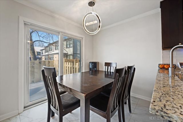 292 SHADOWBEND Drive 292, Wheeling, IL 60090