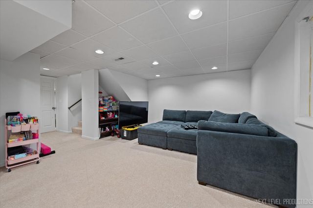 292 SHADOWBEND Drive 292, Wheeling, IL 60090