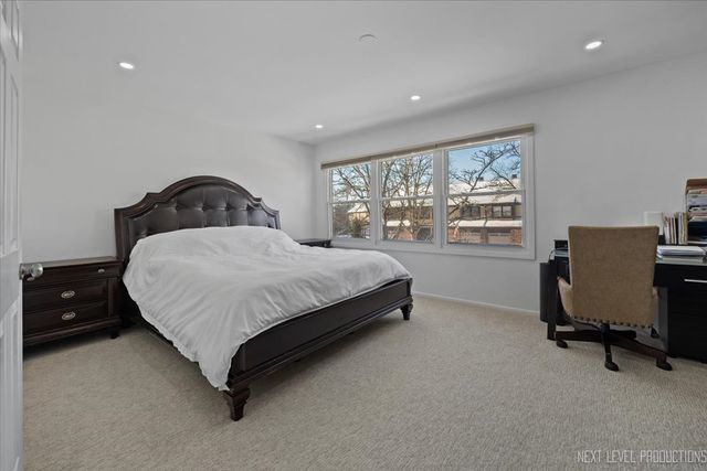 292 SHADOWBEND Drive 292, Wheeling, IL 60090