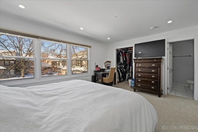 292 SHADOWBEND Drive 292, Wheeling, IL 60090