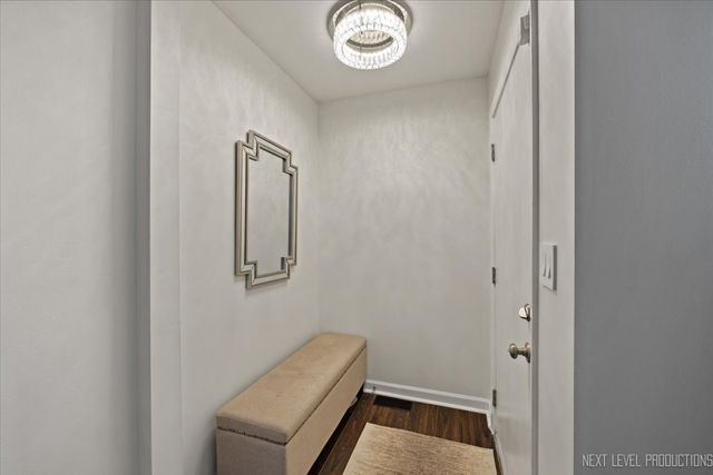 292 SHADOWBEND Drive 292, Wheeling, IL 60090