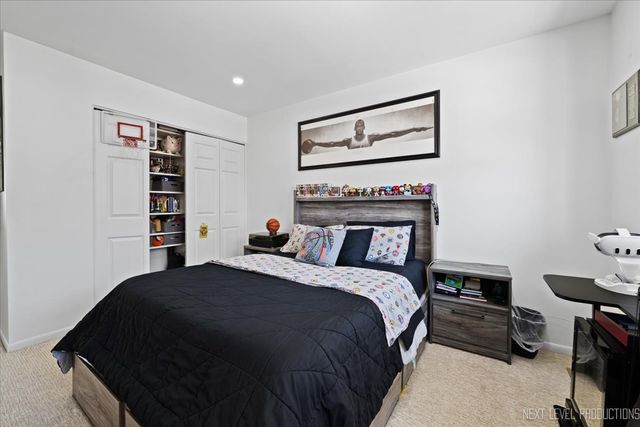 292 SHADOWBEND Drive 292, Wheeling, IL 60090