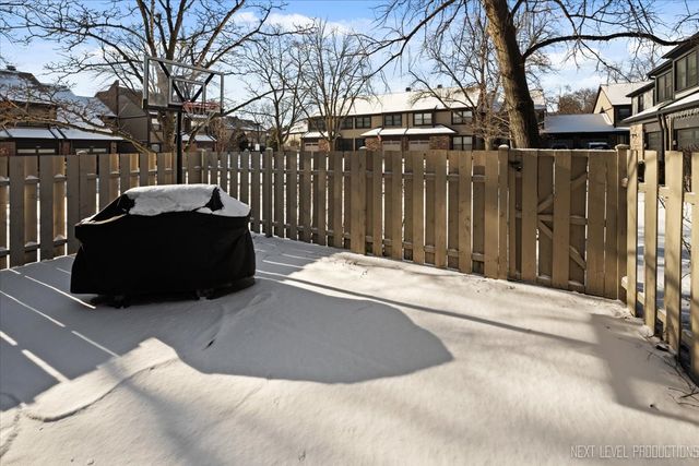 292 SHADOWBEND Drive 292, Wheeling, IL 60090