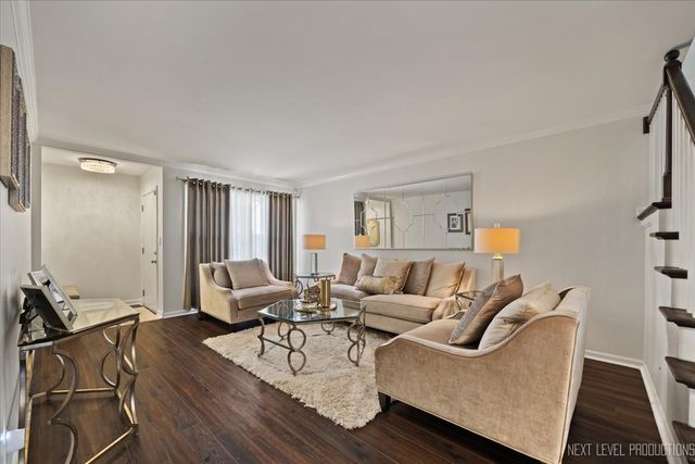 292 SHADOWBEND Drive 292, Wheeling, IL 60090