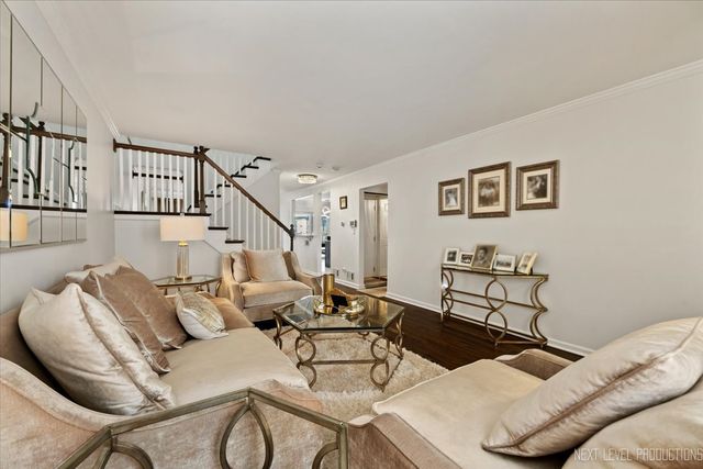 292 SHADOWBEND Drive 292, Wheeling, IL 60090