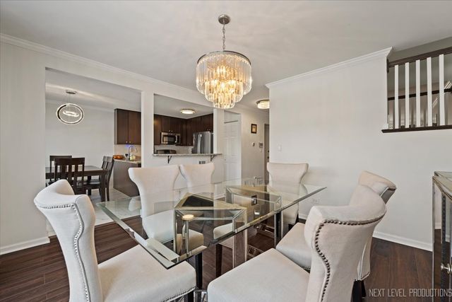 292 SHADOWBEND Drive 292, Wheeling, IL 60090