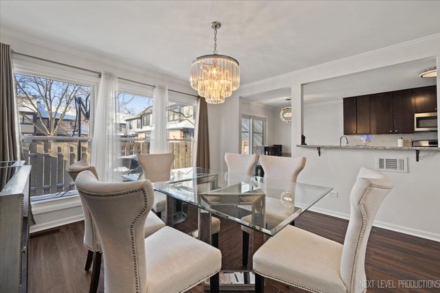 292 SHADOWBEND Drive 292, Wheeling, IL 60090