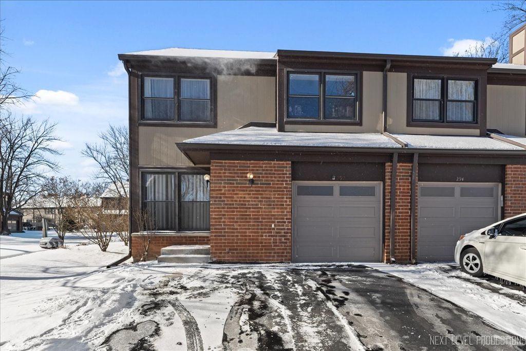 292 SHADOWBEND Drive 292, Wheeling, IL 60090