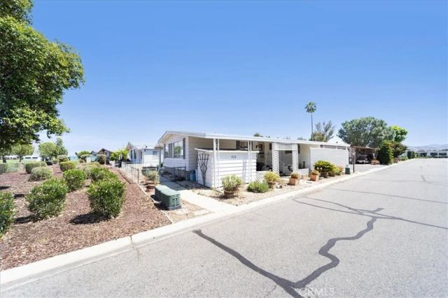 5001 W Florida 512, Hemet, CA 92545