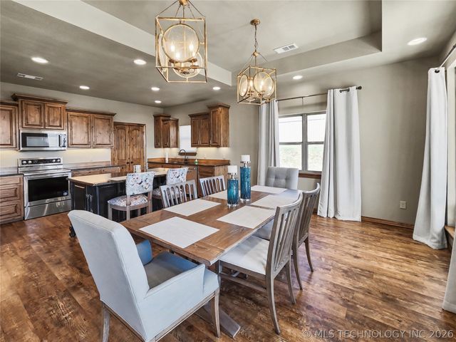 29498 S Timberline Drive, Park Hill, OK 74451