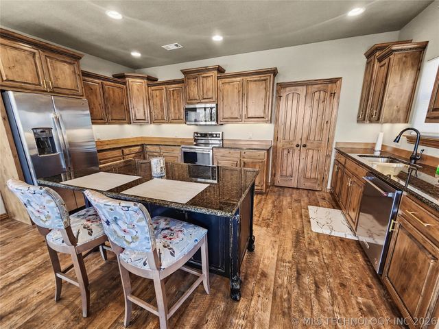 29498 S Timberline Drive, Park Hill, OK 74451