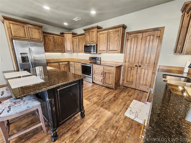 29498 S Timberline Drive, Park Hill, OK 74451