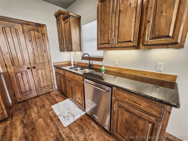 29498 S Timberline Drive, Park Hill, OK 74451