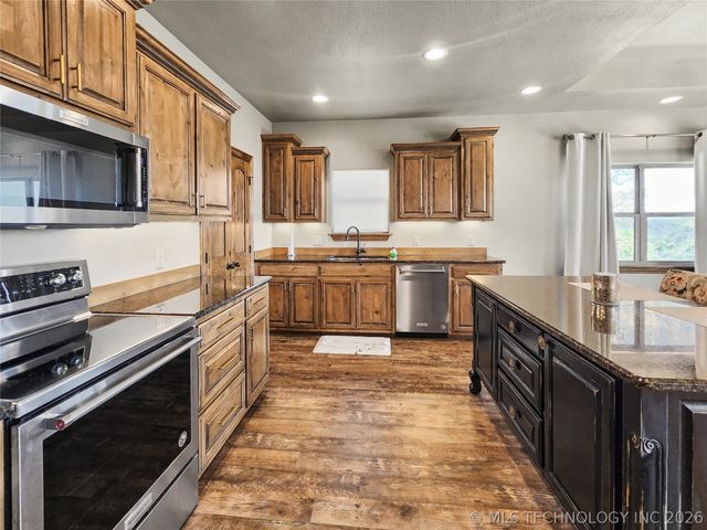 29498 S Timberline Drive, Park Hill, OK 74451