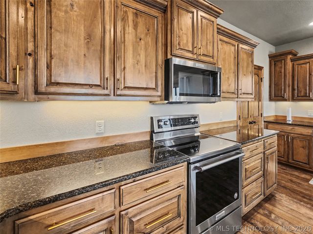 29498 S Timberline Drive, Park Hill, OK 74451