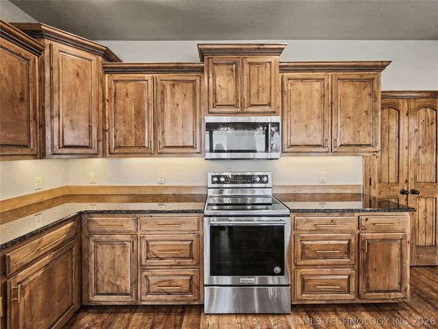 29498 S Timberline Drive, Park Hill, OK 74451