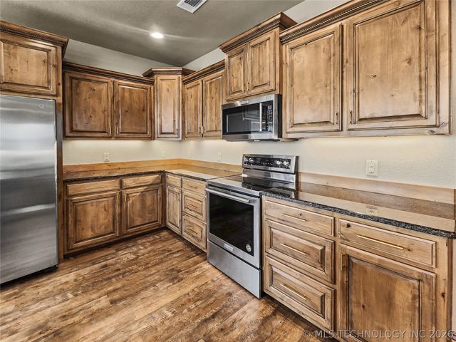 29498 S Timberline Drive, Park Hill, OK 74451