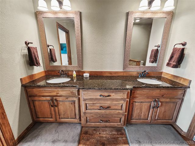 29498 S Timberline Drive, Park Hill, OK 74451