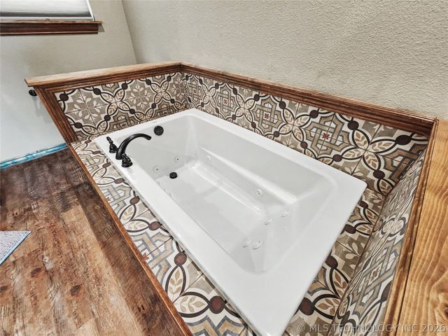 29498 S Timberline Drive, Park Hill, OK 74451