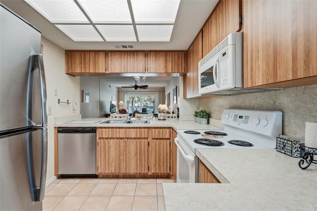 11901 LAGOON LANE 202, Treasure Island, FL 33706