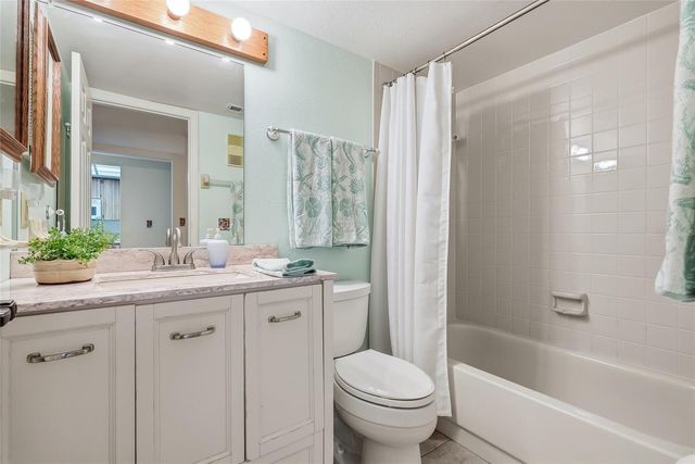 11901 LAGOON LANE 202, Treasure Island, FL 33706