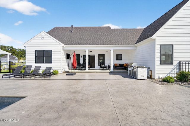 6 Sterling Ridge, Colonie, NY 12211