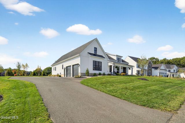 6 Sterling Ridge, Colonie, NY 12211
